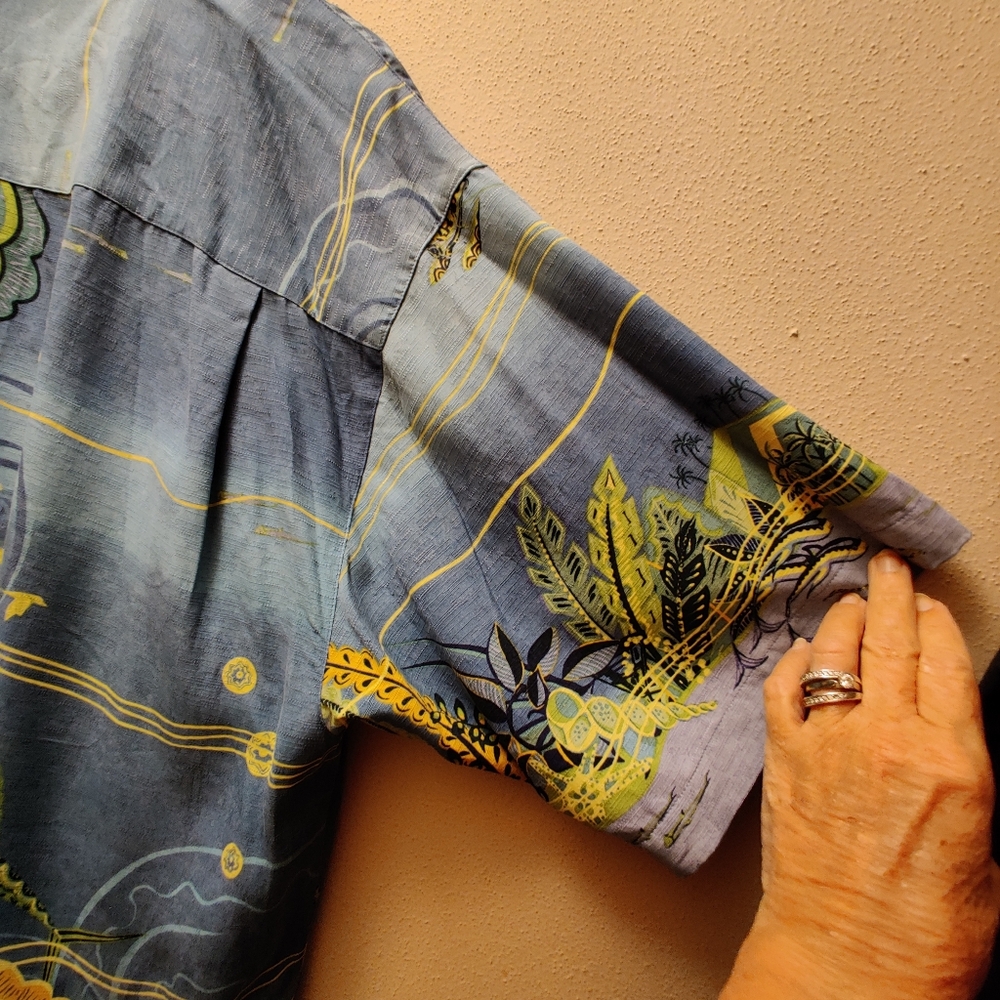 Blue and Green Graphic Short Sleeve tommy Bahama Silk Shirt Size Large - Picture 9 of 11
